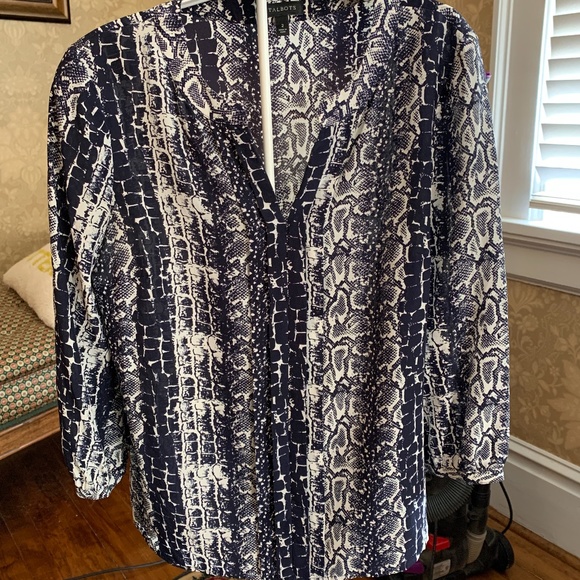 Talbots 100 percent silk‎ blouse. Never worn . Retail 108.50 - Picture 1 of 4